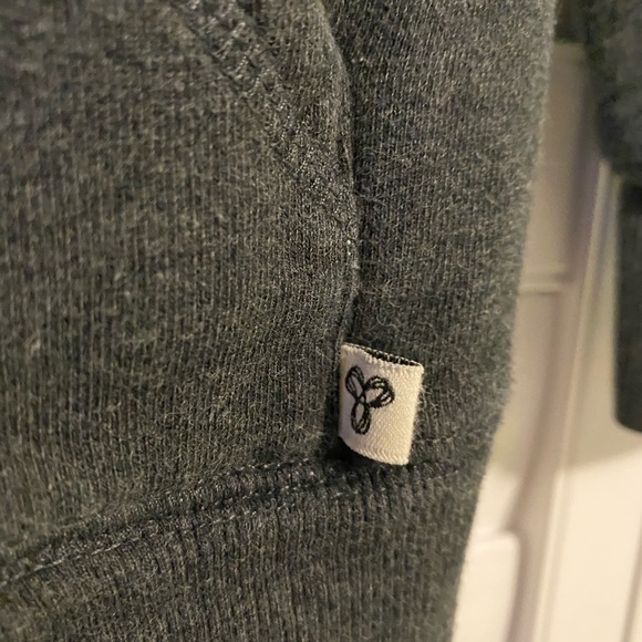 Aritzia TNA Zipped Hoodie - Picture 2 of 6